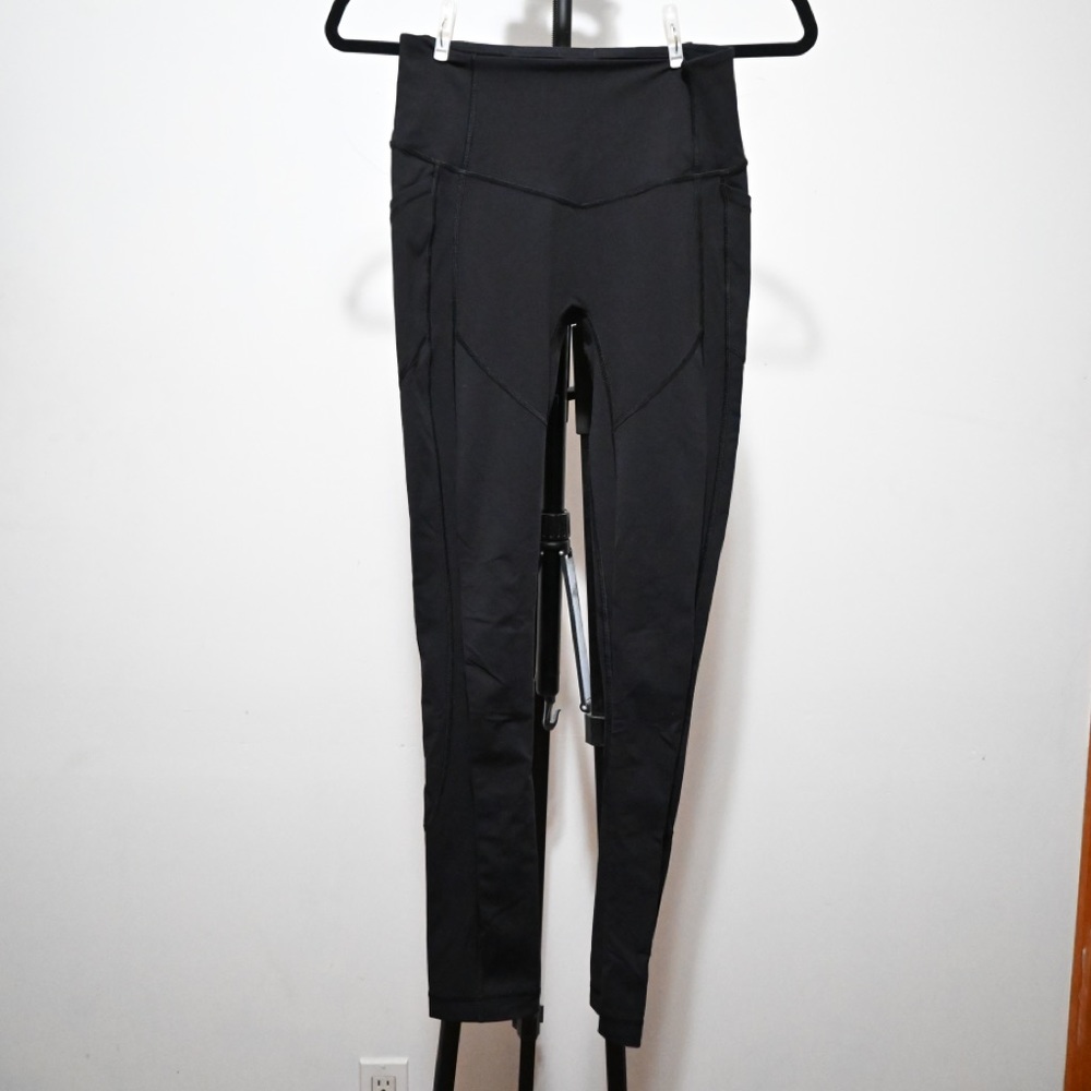 Lululemon black leggings with pockets